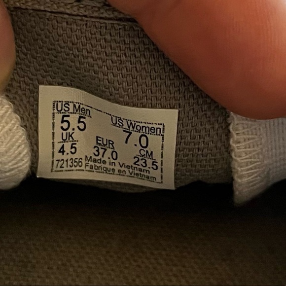 Van’s unisex slip on shoes (gray)
Women’s 7
Men’s 5.5 - Picture 5 of 5